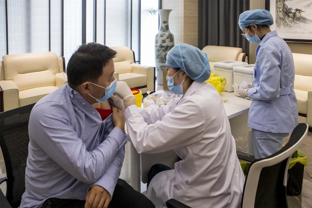 疫苗接種進(jìn)企業(yè)，貼心服務(wù)暖人心